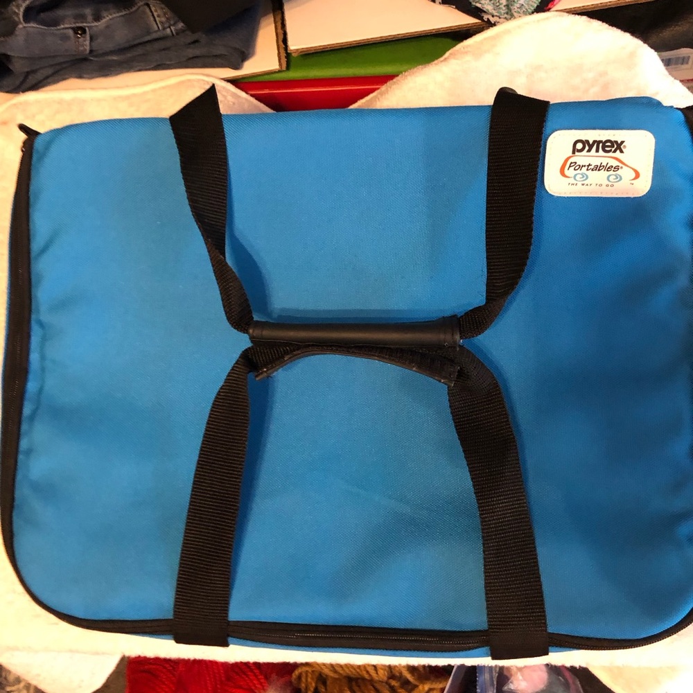 Pyrex Portables insulated travel dish 9x13 pot luck bag carrier